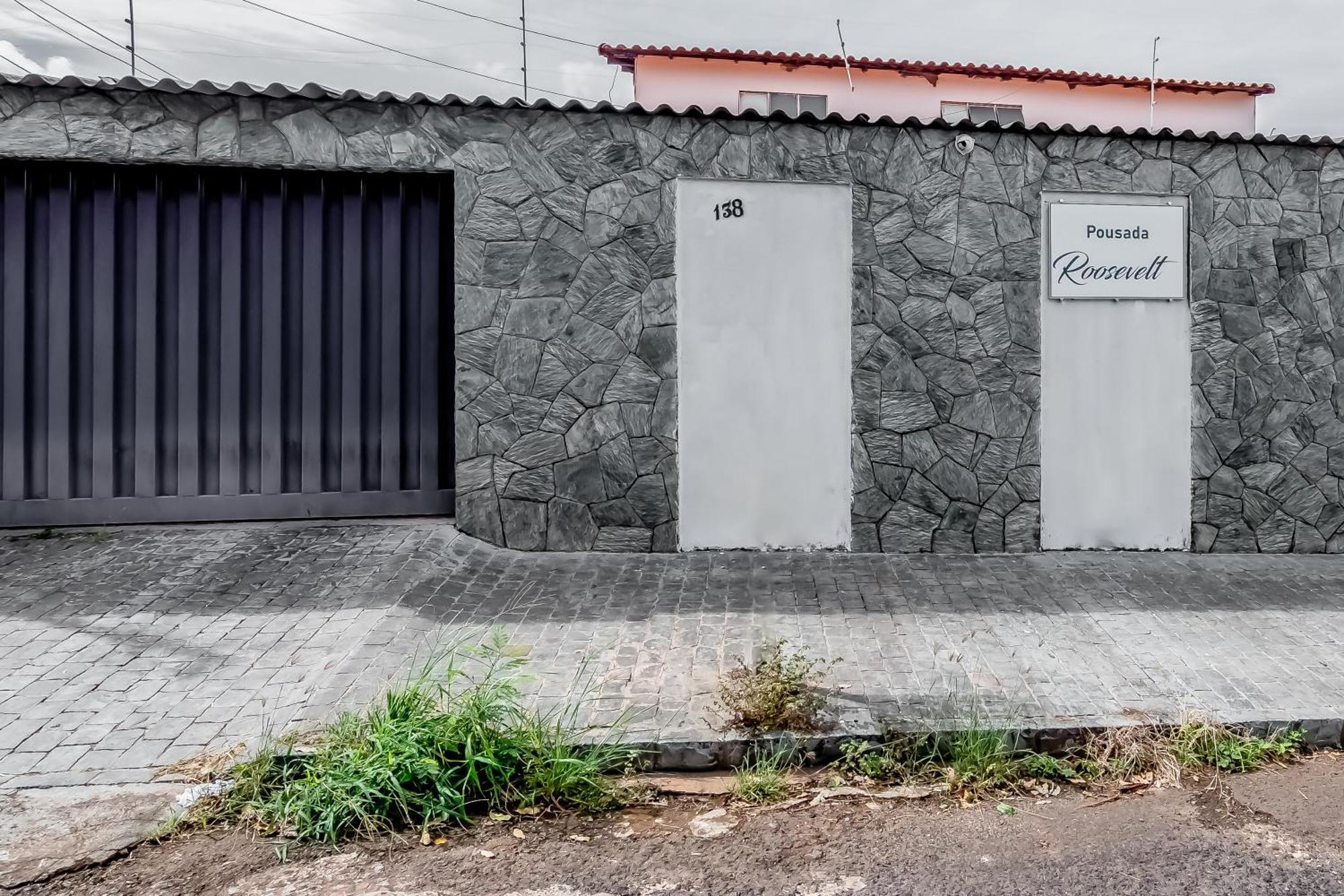Pousada Roosevelt Quarto 03 - Pousada Central Prox Rodoviaria E Dist Industrial Hotel Uberlândia Exterior photo