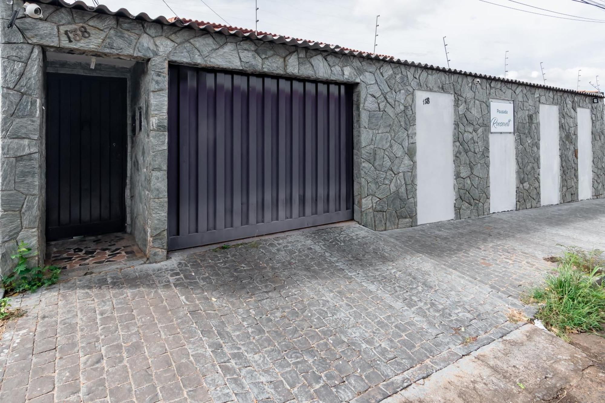 Pousada Roosevelt Quarto 03 - Pousada Central Prox Rodoviaria E Dist Industrial Hotel Uberlândia Exterior photo